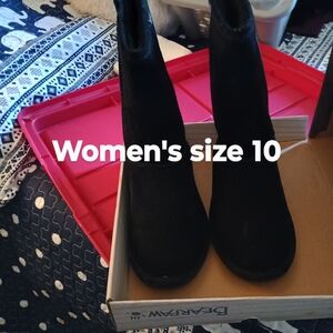 Black Bearpaw boots new
